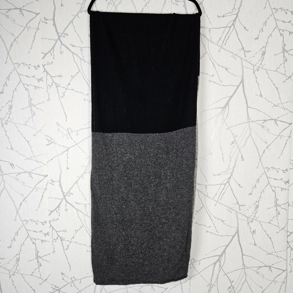 Celeste Black Gray Colorblock 90% Wool 10% Cashmere Knit Scarf - Picture 3 of 7